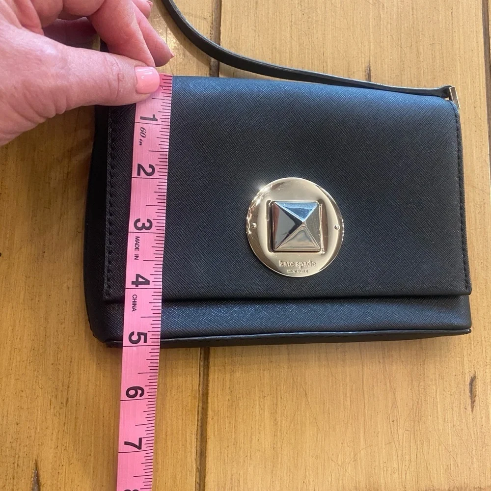 Kate Spade Newbury Lane Sally Black Leather Turn Lock Crossbody Bag gently used